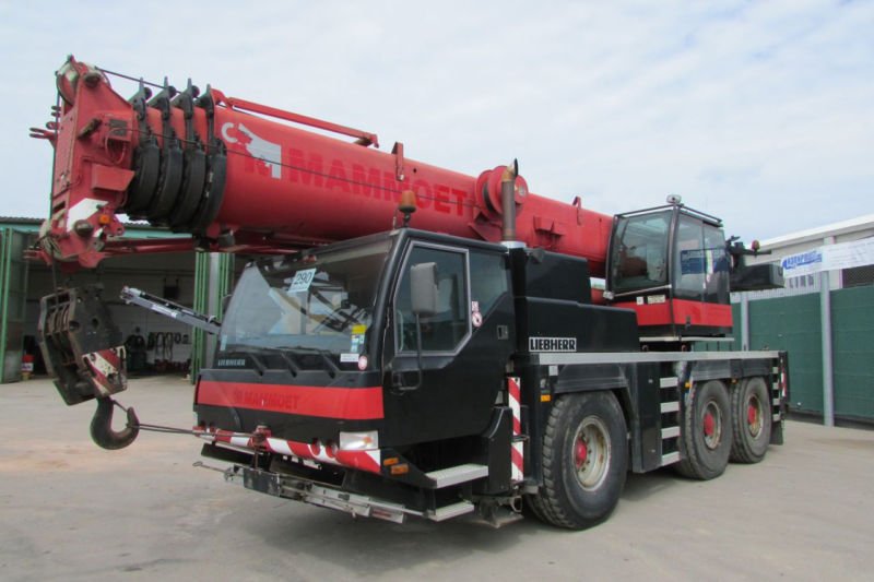 dźwig żuraw Liebherr dźwig żuraw Liebherr
